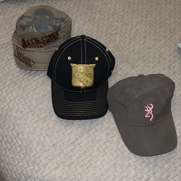Women’s or unisex hats 3 total - Picture 1 of 2